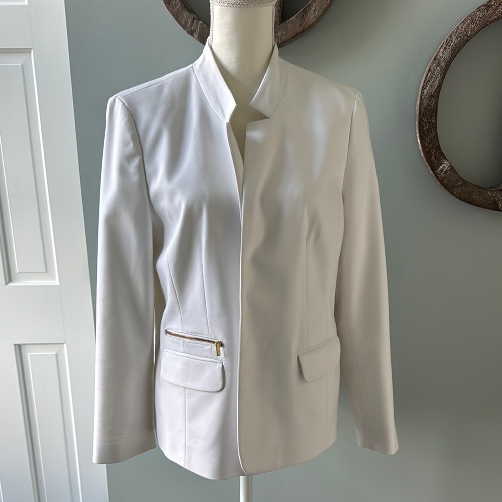 Chico's White Blazer with Structured Shoulders and Classic Lapel size L or 2 - Picture 2 of 7